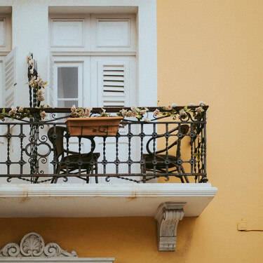 Ikea tiene la nueva estantería minimalista que pone orden en todas las terrazas antes de la primavera y decora