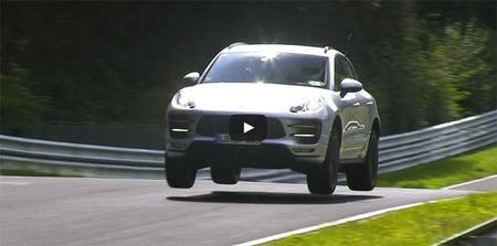 El futuro Porsche Macan GTS vuela, literalmente, en el Nordschleife