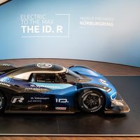 El Volkswagen I.D. R va por el récord para coches eléctricos en Nürburgring 
