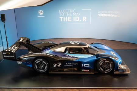 El Volkswagen I.D. R va por el récord para coches eléctricos en Nürburgring