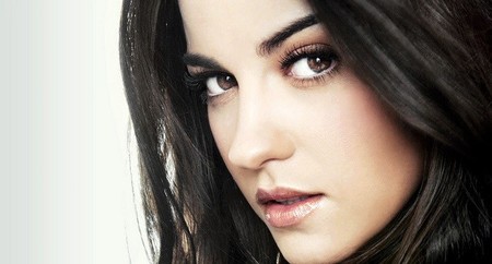 Maite Perroni, sensualidad latina