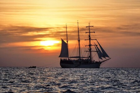 Isla Espana Desconocida Castellon Sin Gente Eclipse Solar Montana Mar Tranquilo Sin Turistas Buena Comida Barato