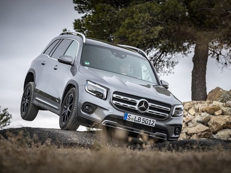Probamos el nuevo Mercedes-Benz GLB, un SUV de hasta siete plazas para escapar del asfalto con toda la familia