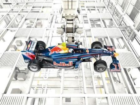 Adrian Newey quiere saber que motor utilizará Red Bull en 2010