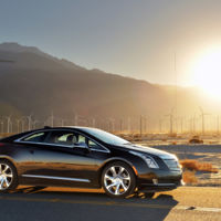 General Motors también apuesta por el 100% eléctrico: adiós al Cadillac ELR y hola al nuevo Chevrolet Bolt 