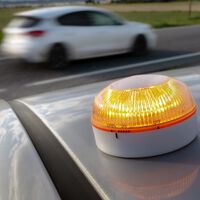 La baliza V-16 tiene muchos problemas: que el fabricante apague sus servidores y te deje sin conexión no es uno de ellos