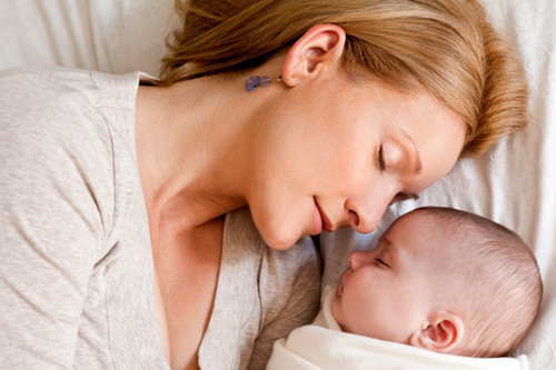 Las mujeres que son madres a los 30 viven más, según un estudio