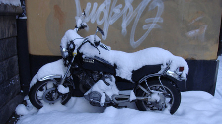 ¿Paras la moto en invierno? Unos consejillos que no vienen mal