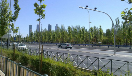 Cómo funcionan los semáfaros con cámara que multan en Madrid y por qué están en entredicho