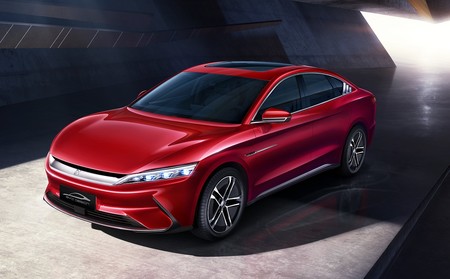 BYD presenta la batería para coches eléctricos definitiva: ni con clavos sale ardiendo (o eso dice BYD)