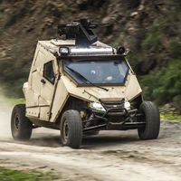 Este tanque de bolsillo se llama Plasan Yagu y es un ATV de Arctic Cat, pero cerrado y blindado