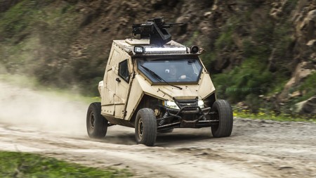 Este tanque de bolsillo se llama Plasan Yagu y es un ATV de Arctic Cat, pero cerrado y blindado