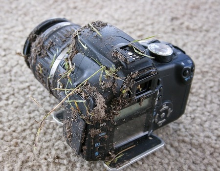 Una Canon EOS 350D que sobrevive a una caída de 900 metros
