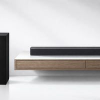 Que tu barra de sonido no suene como debe no es porque esté rota o mal configurada. Lo más seguro es que esté mal conectada