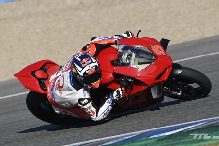 Ducati Panigale V4 2022 021