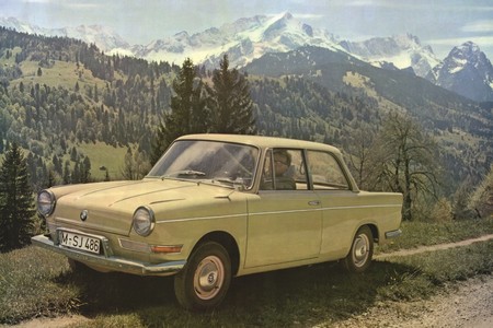 BMW 700, la historia del auto que corrigió el fracaso del Isetta y salvó a la compañía alemana