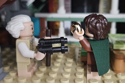 Lego de Senhor dos Anéis vem com armas por engano / Imagem: Reddit