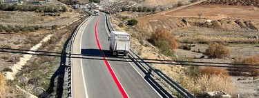 Painting the asphalt in colors is the latest trend on roads around the world. And the DGT has its own plans