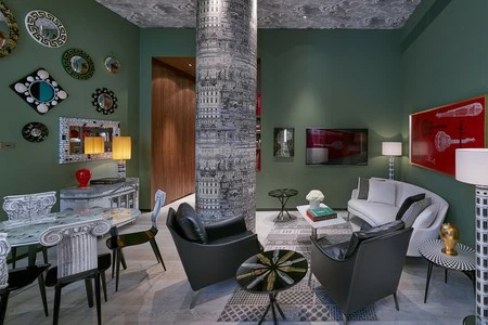 ¿Quieres dormir en una suite decorada por Fornasetti? Mandarin Oriental, Milán te da la oportunidad