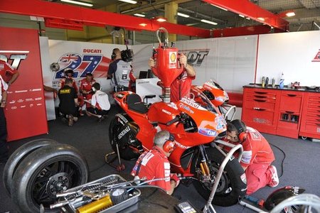 Ducati Marlboro MotoGP 2010