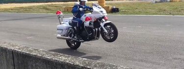 ¡Alucina! Lo de la policía motorizada japonesa está a otro nivel y, no, el vídeo no está acelerado