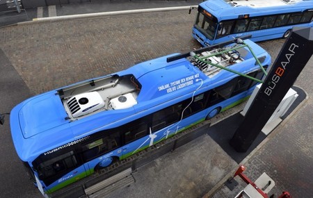 Volvo y ABB pondrán en marcha en Luxemburgo una red de autobuses híbridos que recargan en las paradas