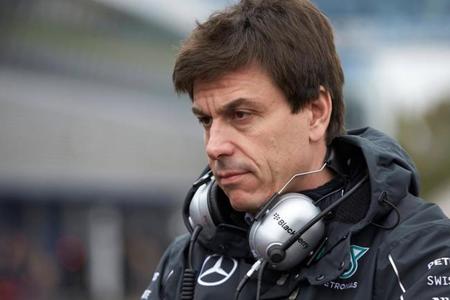 Toto Wolff:"No será sencillo para Lotus cambiar de Renault a Mercedes"