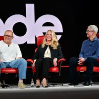 El único intocable en la gran demanda de Apple a OpenAI y qué pinta la mujer de Steve Jobs "salvando" a Jony Ive 