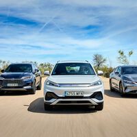 Aluvión de coches eléctricos chinos en Europa: BYD se une a Mercedes-Benz para lanzar su propia submarca