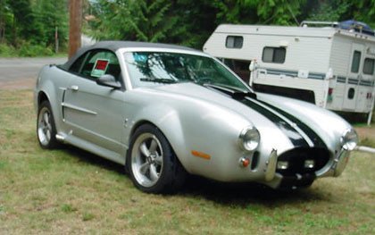 Mustang Cobra o gente con mal gusto