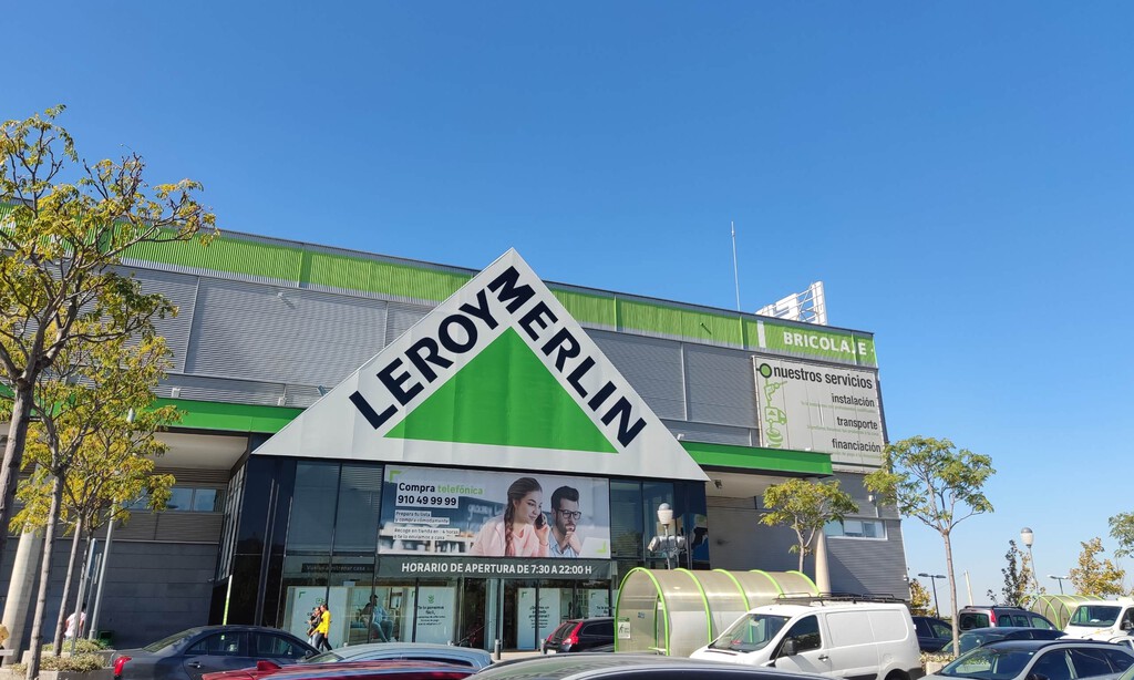 La solución de Leroy Merlin para tener luz gratis en el balcón, terraza o jardín es este kit solar barato sin obras