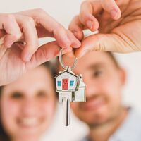 Un emprendedor sobre la vivienda: "Para comprar un pisito de 300.000 euros cobrando 1.600 hay que estar trabajando 185 meses seguidos sin gastar nada" 