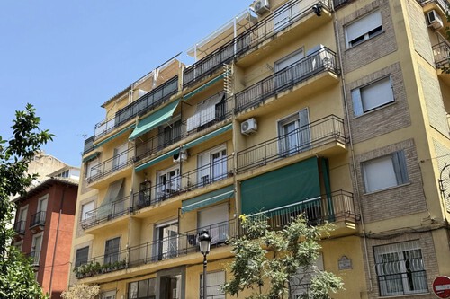 Según la AESSO, “los toldos oscuros no irradian calor al interior de las viviendas”. Y tiene explicación científica