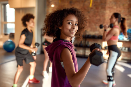 Con qué edad pueden los niños y adolescentes comenzar a hacer entrenamiento de fuerza (y cómo y por dónde empezar)
