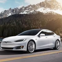 Elon Musk dice que sus robotaxis estarán listos este año