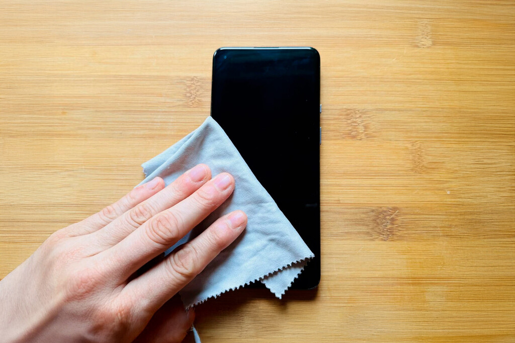 Este producto “milagroso” para limpiar el móvil puede destrozar tu pantalla sin que te des cuenta