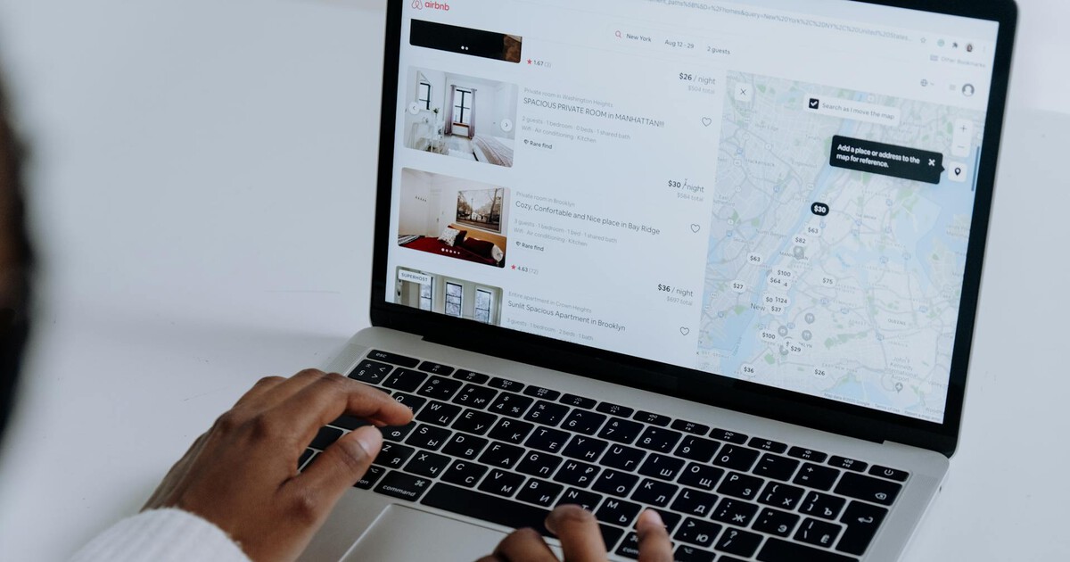 La Ley que regula los pisos turísticos de Airbnb y Booking ya tiene consecuencias: más de 22.000 solicitudes rechazadas en una semana