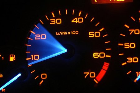 ¿Cuánto tardarías en llegar en coche a un planeta del sistema solar?