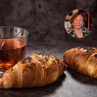 Renata, 101 años: "No sé cocinar. Tomo té con croissant caliente a las nueve, almuerzo macarrones con judías y tomate y siempre ceno fuera" 