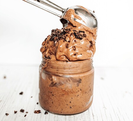 Helado vegano de chocolate. Receta sencilla de postre