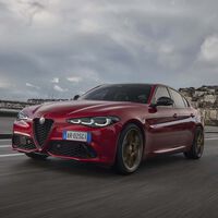 Alfa Romeo tiene algo que no tiene ninguna marca china: un pasado. Stellantis ha decidido empezar a sacarle partido