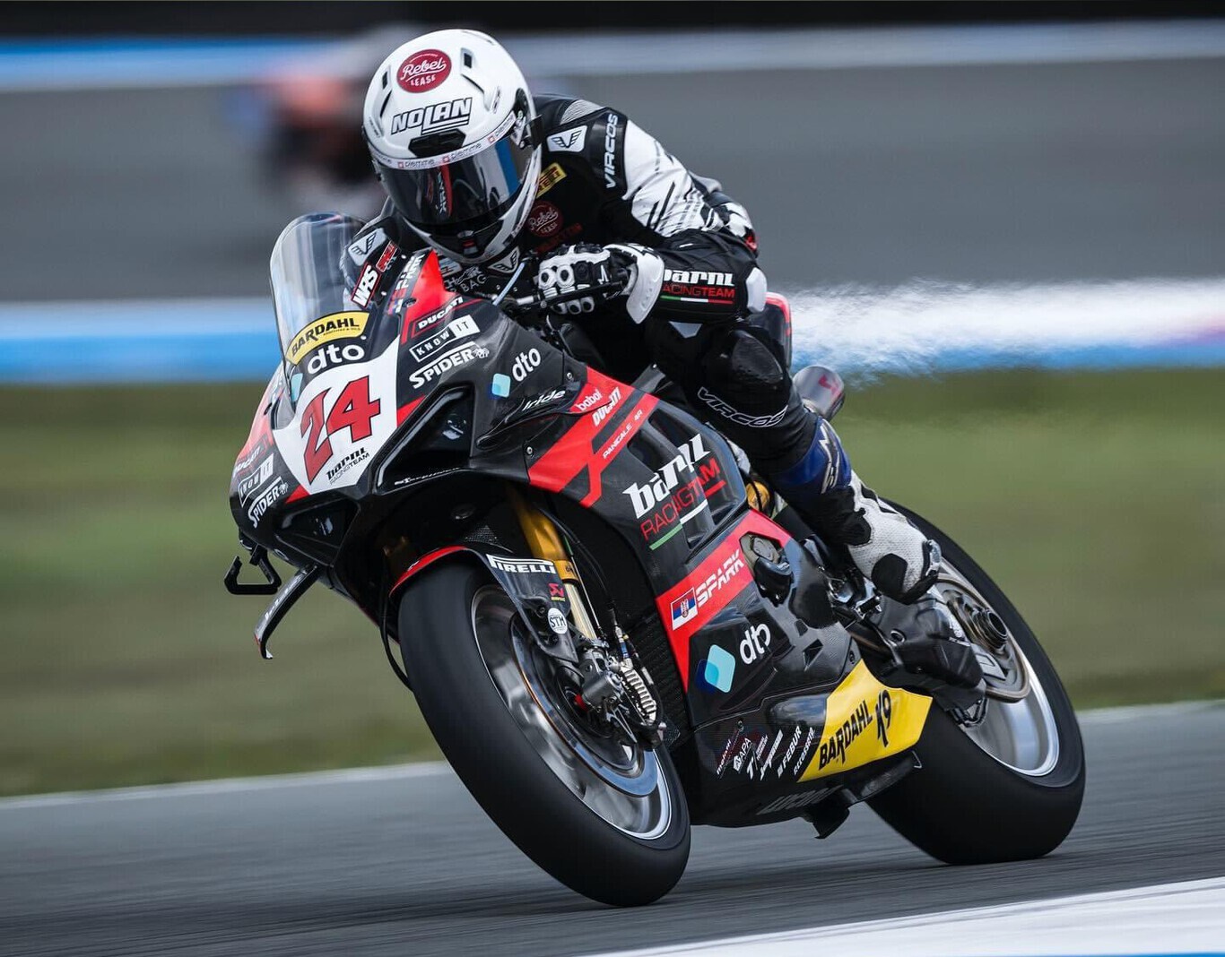 ¡Sorpresón! Nicholas Spinelli gana su primera carrera de Superbikes gracias a la lluvia en Assen