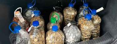 Se presenta en el concesionario con 13 garrafas hasta arriba de monedas para pagar su nuevo capricho y los empleados pasan 36 horas contando dinero 