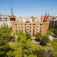 Tras más de 100 años de historia cerrada al público, la Casa de les Punxes (Barcelona) ya se puede visitar