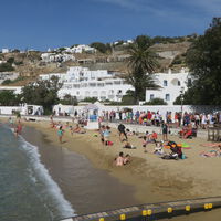 Hay tantos turistas en Grecia que el país se ha topado con un problema: no tiene suficientes trabajadores para atenderlos