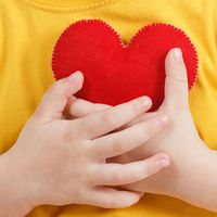 El emotivo vídeo viral en el que un niño interpreta en lengua de signos una canción para su madre sorda