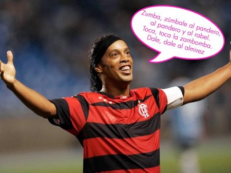Ronaldinho se adelanta a las navidades dándole a la zambomba