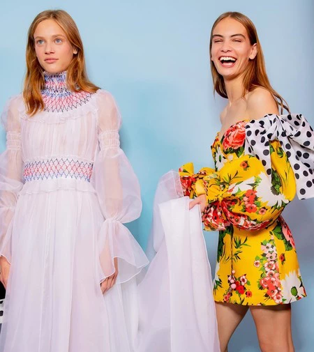 Carolina Herrera tiene muy rebajadas todas estas prendas estilosas con el poder de hacerte el look de invitada (o el de novia)