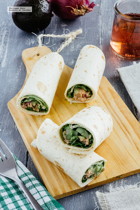 Burritos picantes de atún y aguacate