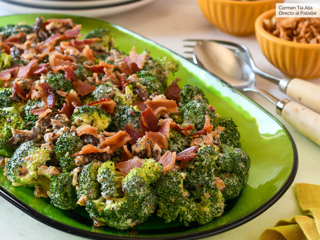 Una ensalada para gobernarlos a todos: la receta fácil con brócoli y beicon que gusta a cualquiera que la prueba